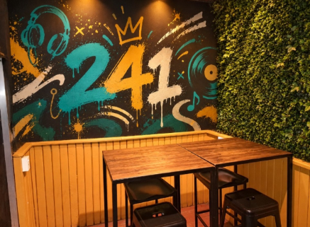 Side Lounge